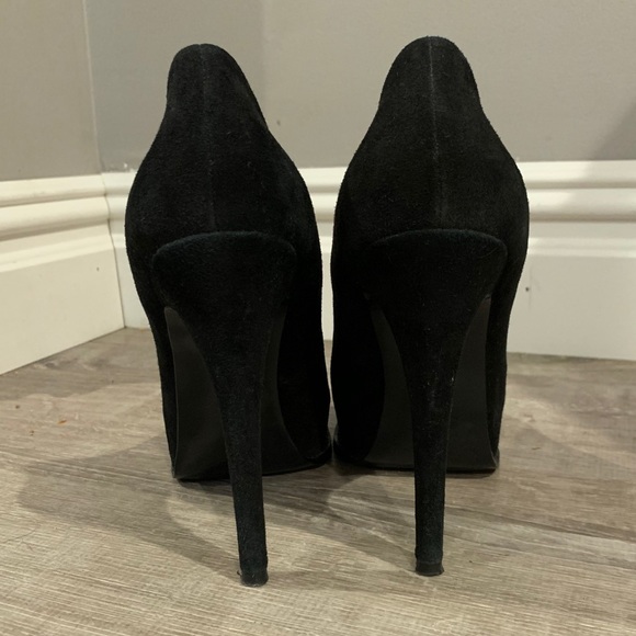 GUESS Heels - Picture 3 of 6